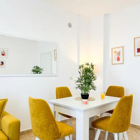 Ocean Whisper Escape E50 Apartment